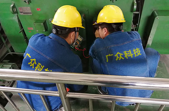 廣眾提升機(jī)電動(dòng)機(jī)軸承溫度振動(dòng)監(jiān)測(cè)裝置 觸摸屏操作